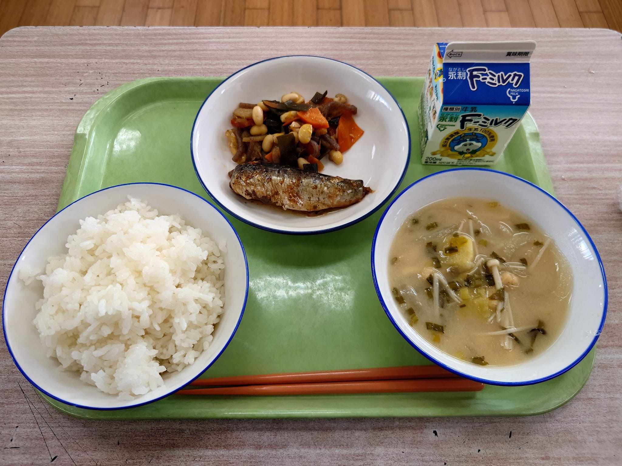 給食